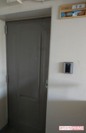 現場となった津田容疑者の部屋からは異臭が漂っていた