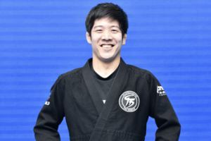 トライフォース浅草橋ヘッドインストラクーの柔術クラスで技の指導にあたる山田秀之さん