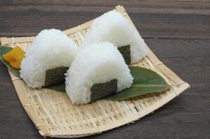 「おにぎりの日」も存在する。日付は6月18日で、日本最古のおにぎりの化石が発掘された石川県能登半島に位置する旧鹿西（ろくせい）町（現在の中能登町）が制定