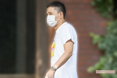 6月19日の早朝、参院選の投票に向かう太田光（2022年）