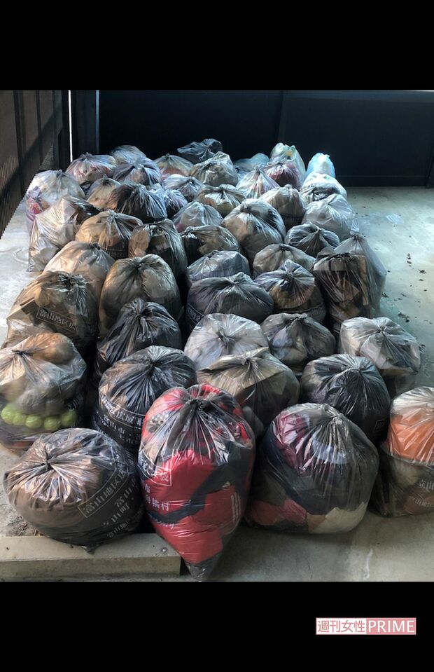 布類のゴミの量。運ぶ際の食いしばりとストレスで顎関節症に（ブログ「それでも実家は売れました～施設に入所した親の家の片づけと見守り介護日記～」より）