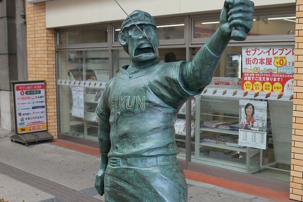 新潟市の“ドカベンロード”には『ドカベン』の登場人物・岩鬼正美の銅像が（AFLO）