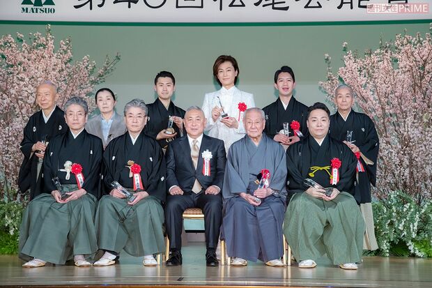 大賞に野村萬。優秀賞に氷川きよし、杵屋東成、杵屋勝禄、藤間勘十郎。新人賞に宝生和英、中村壱太郎　撮影／齋藤周造