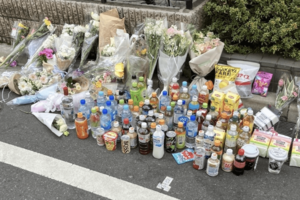 拡散されている献花の写真（Xより）