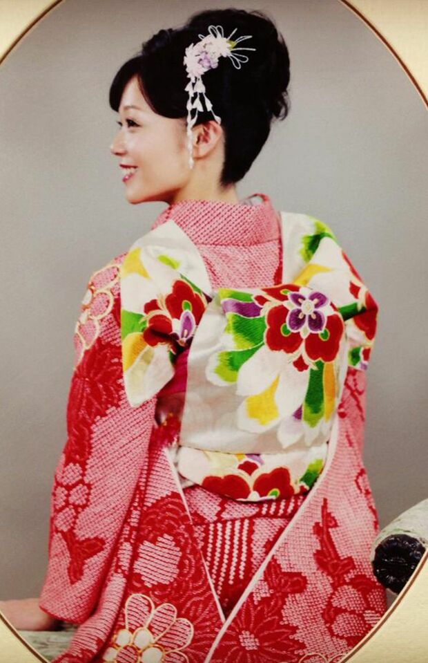 大学時代の絢奈容疑者は笑顔が目立つ（本人のSNSより）