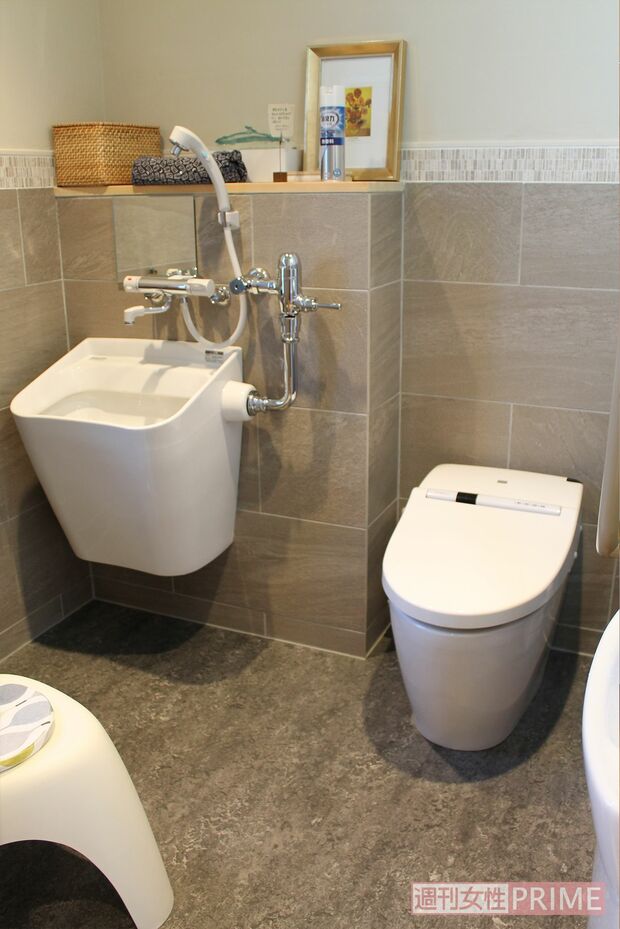 ひとりで泣けるようにと、広く清潔なトイレが設けられている。オストメイトにも対応