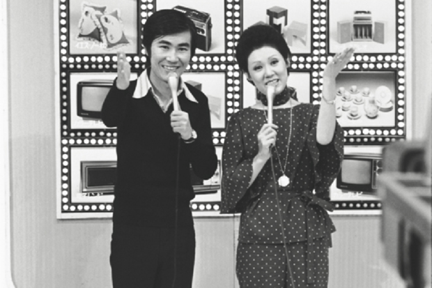 『新婚さん』で桂文枝は、同一司会者によるトーク番組の最長放送としてギネス記録に