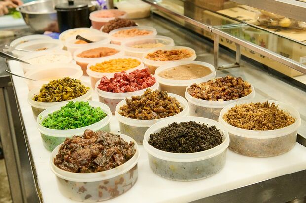 定番のほか、新作も人気！「具材は“組み合わせ”も楽しい」