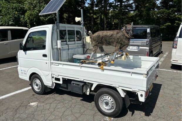 “見た目が怖すぎる”と話題の獣害対策装置「モンスターウルフ」（太田精器株式会社）