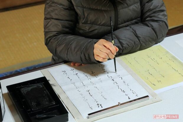 副業にするため、書道を習う主婦が増えているという（写真はイメージです）