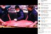 マグロを捌く『やま幸』社長・山口幸隆氏(公式インスタグラムより)