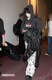 新婚旅行先のロンドンから帰国した小松菜奈（2022年9月）