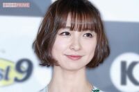 元AKB48・篠田麻里子、阪神のユニフォーム姿で巨人戦を観戦も「正規品じゃないと確信」ファンが気づいた“…