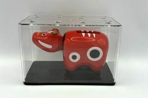 光をエネルギーに首がゆらゆら動く新しいお土産商品「ソーラー赤べこ」　　写真提供／明星企画