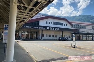 ほとんど人のいない越後湯沢駅前東口（'20年8月）