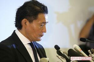 日本相撲協会に退職の届け出を提出し、記者会見する貴乃花親方＝9月25日夕、東京都港区