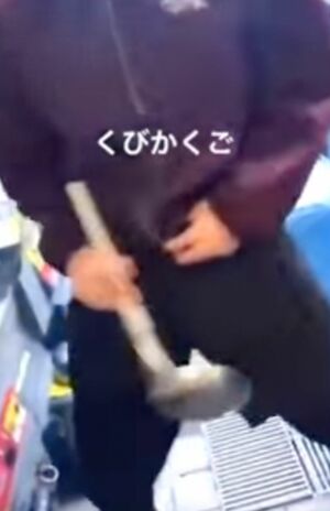 19年、『すき家』アルバイト店員がSNSに迷惑動画を投稿して大炎上！調理に使うおたまを股間にあてがい…