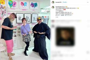 いつもポーチを斜めがけ、バストを強調したショットが多い元NHKの竹中知華アナ(本人のインスタグラムより)