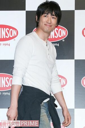 CMと同じワイルド系のスタイルで登場したディーン・フジオカ。でも、表情はいつもの爽やかスマイル　撮影／高梨俊浩