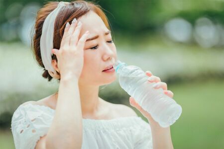 寒暖差による自律神経の乱れは胃にも負担をかける(※写真はイメージです)