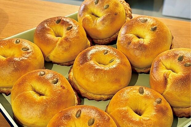 自家製かぼちゃクリームなど、こだわりが凝縮した「かぼちゃキャラメルパイベーグル」550円