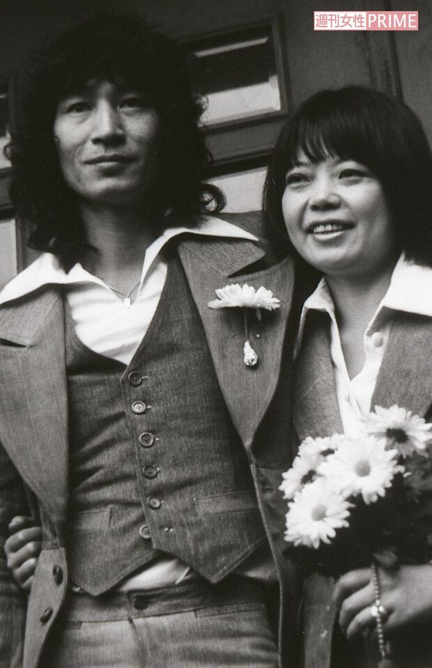 員が集まった  '73年10月、交際半年で結婚した裕也さんと、当時は“悠木千帆”と名乗っていた希林さん
