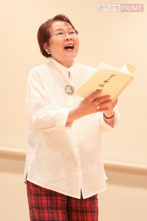 ’12年にS状結腸腫瘍手術のため休養。復帰作ショーライブ『二人だけの舞踏会』の稽古に密着取材した際は、元気な姿を見せていた