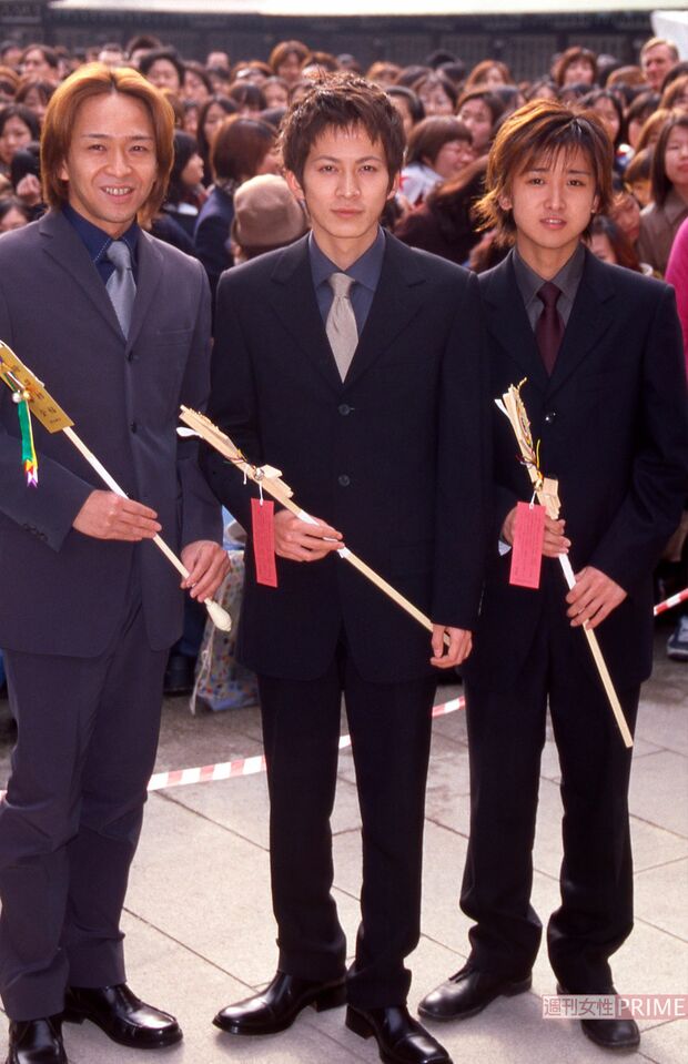 成人式での一枚。左から城島茂、岡田准一、大野智