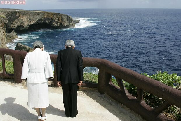 戦後60年の節目にサイパンを訪れ、戦没者を慰霊されるため『バンザイクリフ』へ（'05年6月）