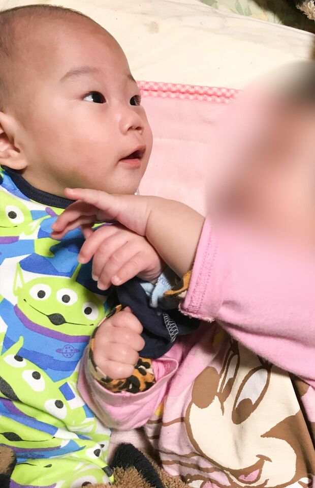 わずか1年でこの世を去った唯雅ちゃん。ほかの子どもたちは児童相談所に保護された（両容疑者のSNSより）