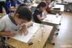 母国出身者を含む先生たちのもと、熱心に学ぶ子どもたちが多い