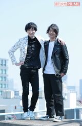 写真左から和合真一、黒羽麻璃央　撮影／森田晃博