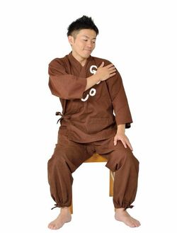 ごぼう先生の体操は、イスに座ってできるのでお年寄りにも優しい