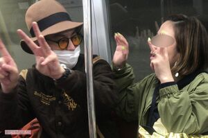 '19年4月、家族と電車に乗車も、酔ってハシャいでしまった塚本高史