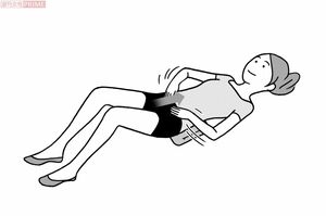 大腸押し上げマッサージの手順(1) あおむけになり、大腸の真ん中を押し上げる　イラスト／上田惣子