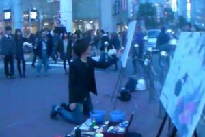 2009年、自身が経営していたアパレル会社が倒産。借金を抱えて新宿で路上画家を始めたころは年収100万円以下だった (c)MAGOCREATION