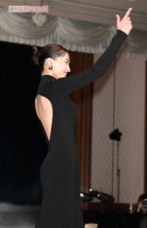 2023年2月、映画『リボルバー・リリー』お披露目会見に出席した綾瀬はるか