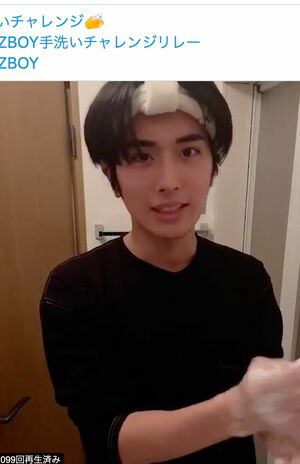 手洗いチャレンジをする村田琳(@RINMURATA0402より)