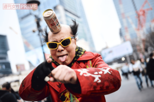 生前、『週刊女性』のインタビューに答える南部虎弾さん