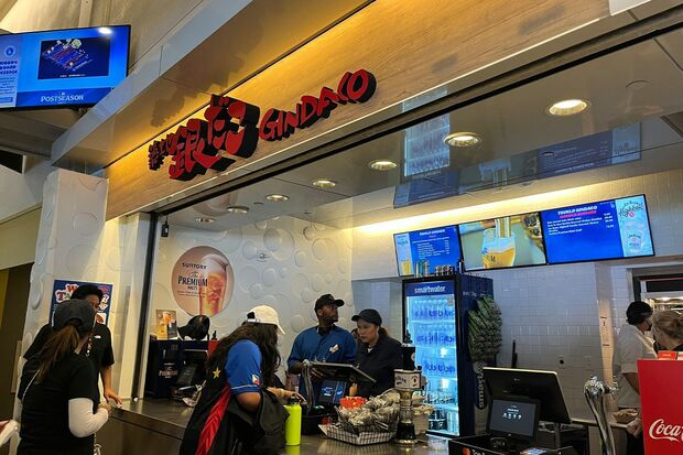 ドジャースタジアム内にある「築地銀だこ」