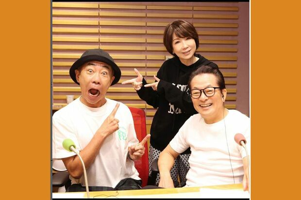 19日、母・伊藤蘭のラジオに出演した父・水谷豊と木梨憲武(伊藤蘭のインスタグラムより)