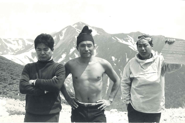 雄一郎さんの若かりしころ（中央）