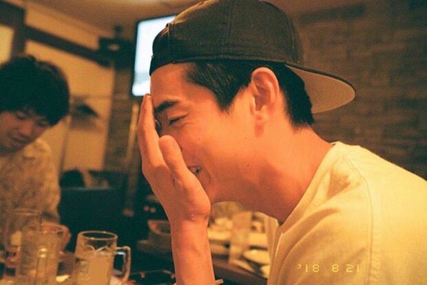 唐田えりかがインスタに投稿していたという東出の写真。撮影に用いられているのはフィルムカメラだ(ツイッターより)