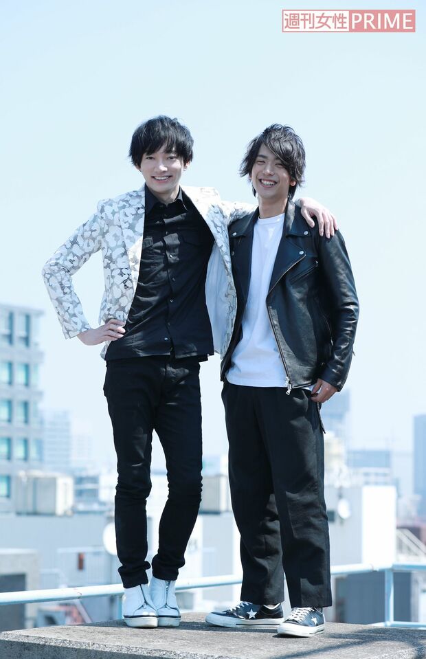 写真左から和合真一、黒羽麻璃央　撮影／森田晃博