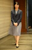 『愛馬の日』に臨席された愛子さま。千鳥柄のワンピースに濃紺のジャケットを合わせたスタイリング