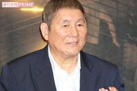 ビートたけしが、子どものようにはしゃぎながら「カツラ」をネタにしまくる理由