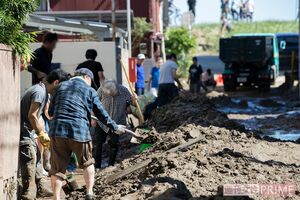 2019年10月に発生した台風19号で神奈川県川崎市・武蔵小杉の道路は泥まみれに。