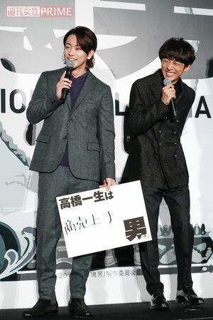 健の隣でクシャクシャの笑顔を見せる一生さんは、とってもうれしそう♪ 　撮影／伊藤和幸