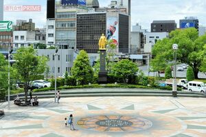 木村拓哉らが参加する騎馬武者行列は、信長像が立つ岐阜駅前から延びる金華橋通りで行われる