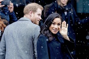 メーガン妃は英国王室だけでなく、自分の夫・ヘンリー王子にも「バイバイ」するつもりかもしれない (c)共同通信